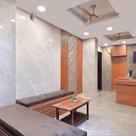 Chowdhry Tourist Lodge - New Delhi Railway Station - 2 Minutes Walk Eksteriør bilde