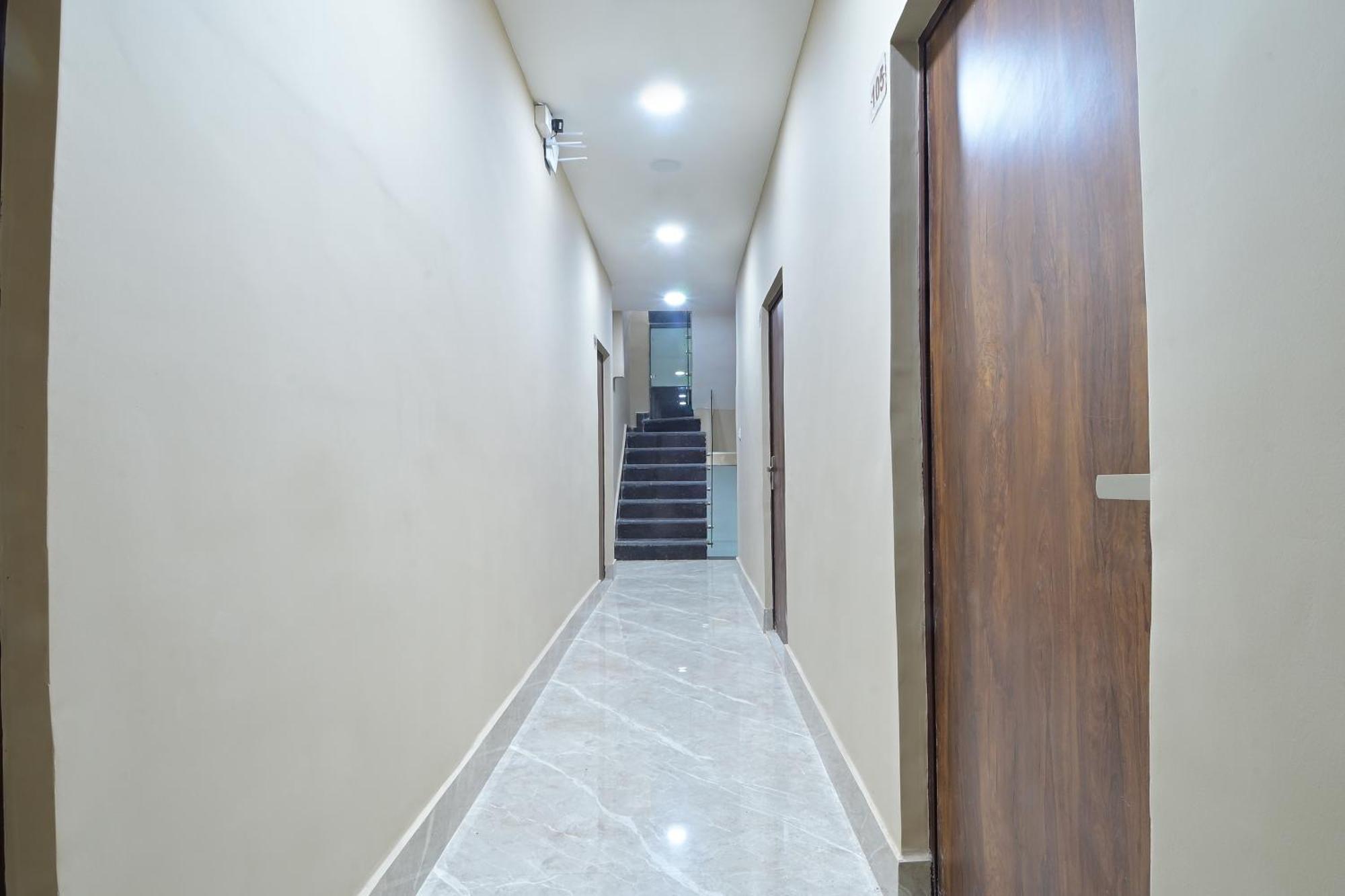 Chowdhry Tourist Lodge - New Delhi Railway Station - 2 Minutes Walk Eksteriør bilde