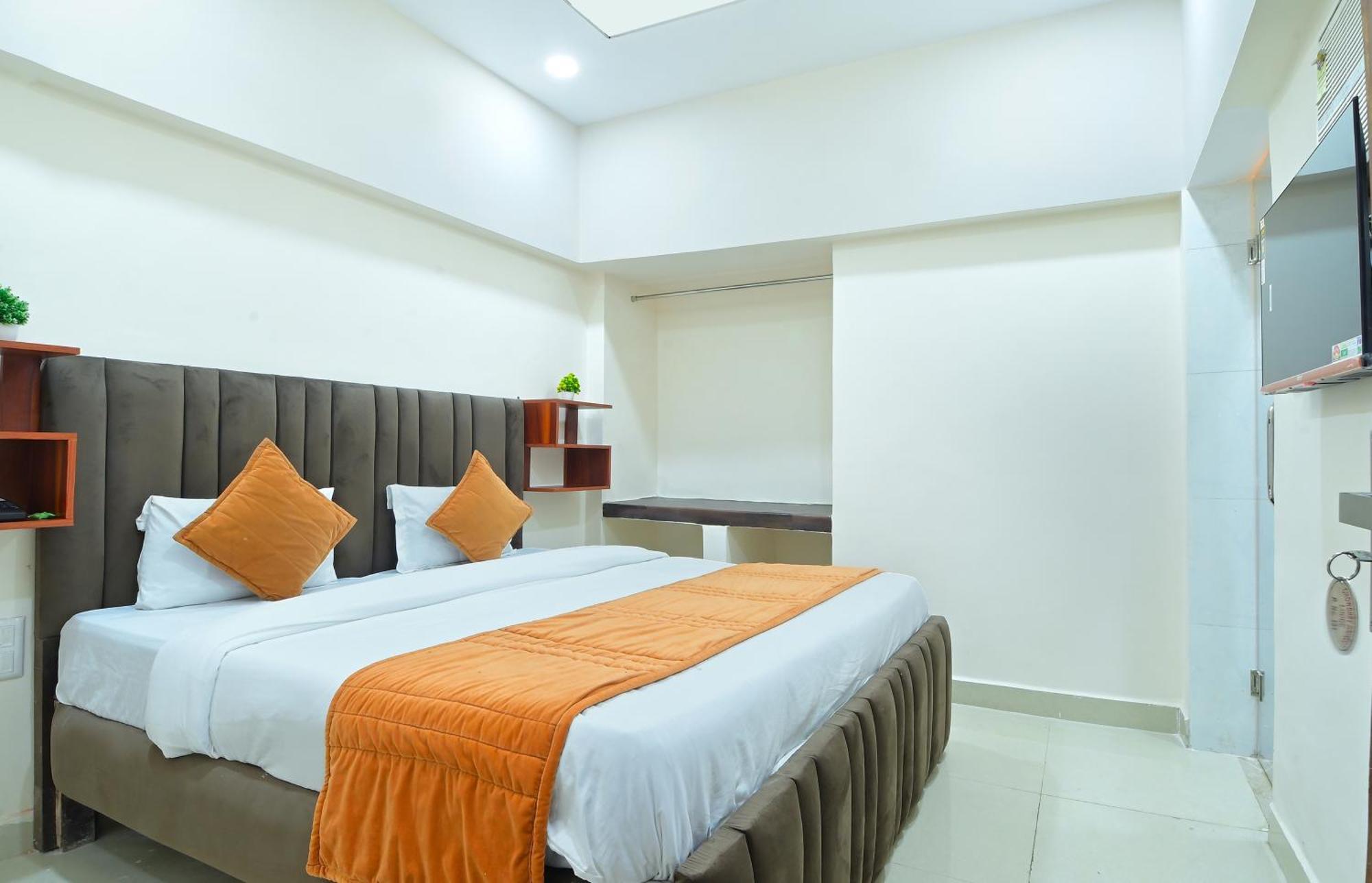 Chowdhry Tourist Lodge - New Delhi Railway Station - 2 Minutes Walk Eksteriør bilde