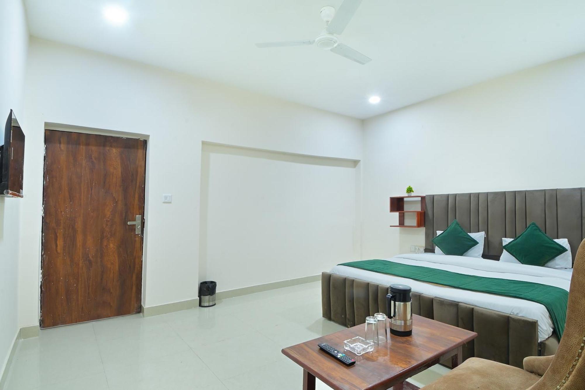Chowdhry Tourist Lodge - New Delhi Railway Station - 2 Minutes Walk Eksteriør bilde