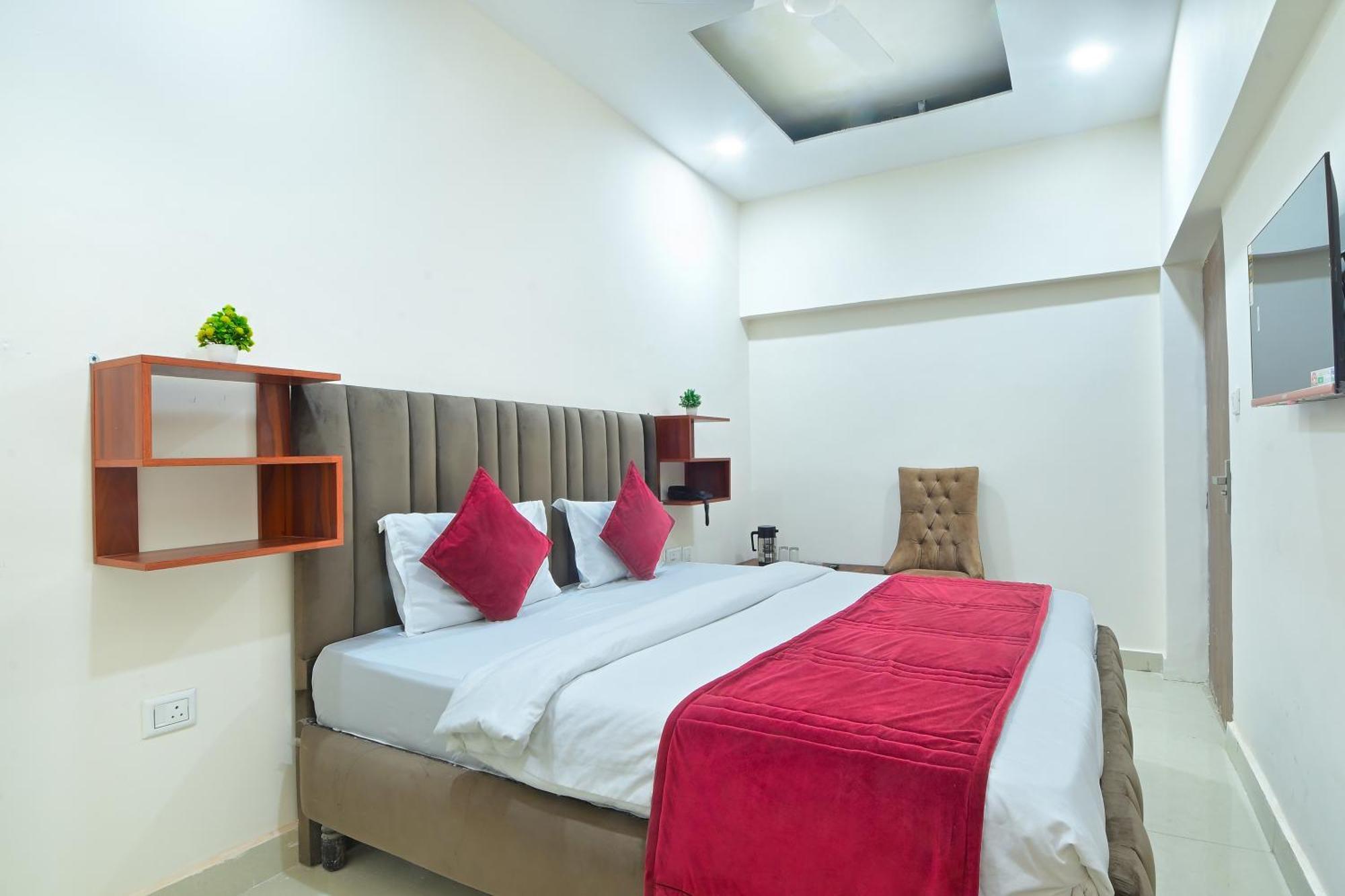 Chowdhry Tourist Lodge - New Delhi Railway Station - 2 Minutes Walk Eksteriør bilde