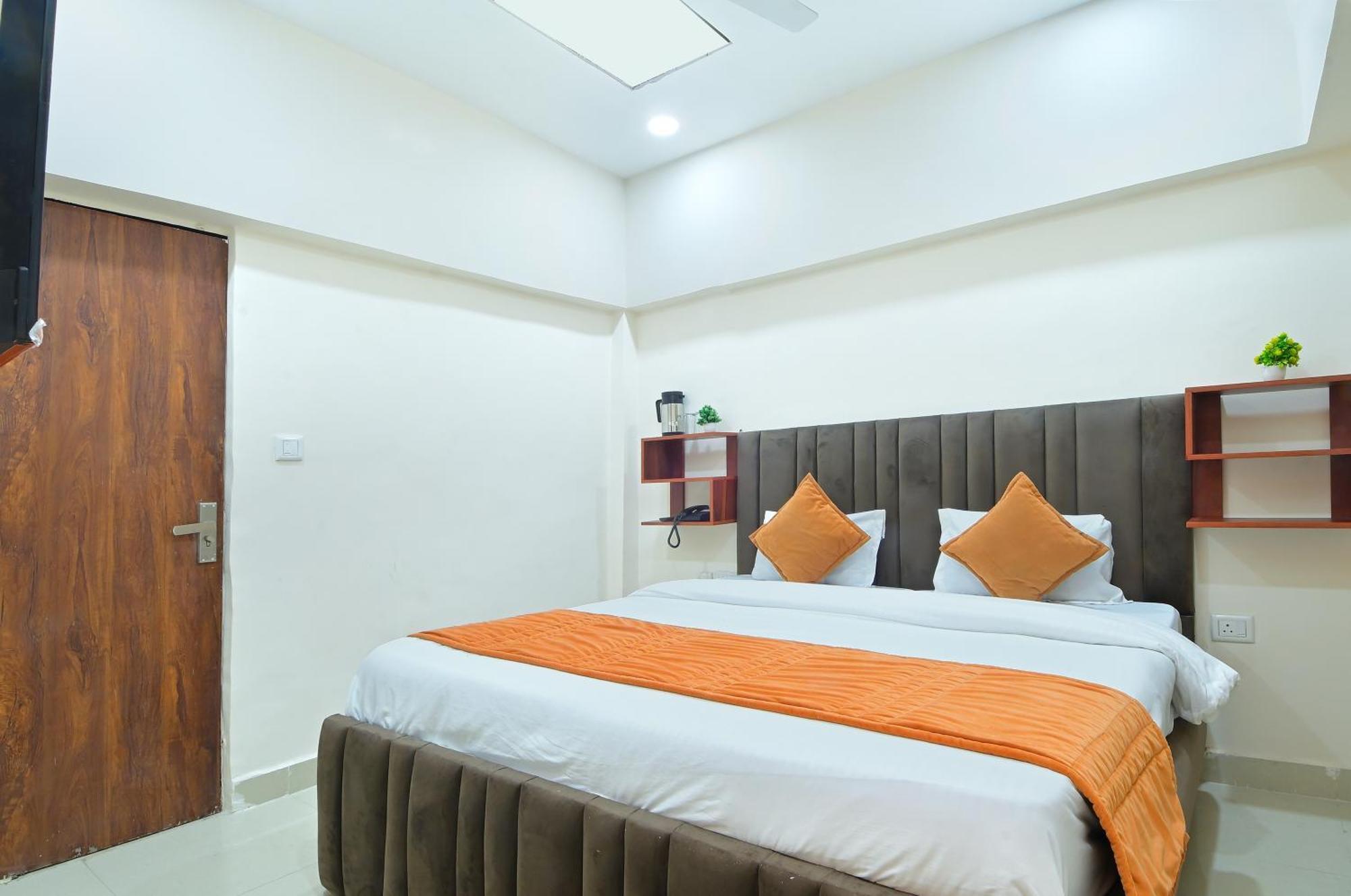 Chowdhry Tourist Lodge - New Delhi Railway Station - 2 Minutes Walk Eksteriør bilde