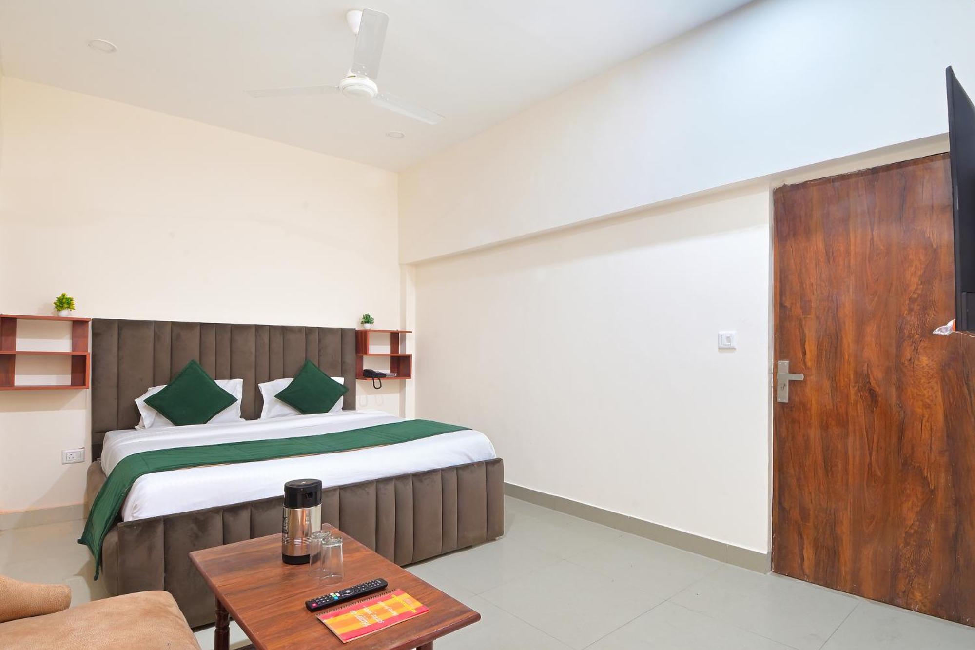 Chowdhry Tourist Lodge - New Delhi Railway Station - 2 Minutes Walk Eksteriør bilde