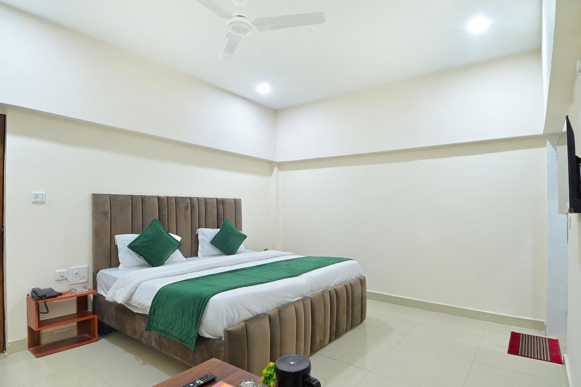 Chowdhry Tourist Lodge - New Delhi Railway Station - 2 Minutes Walk Eksteriør bilde