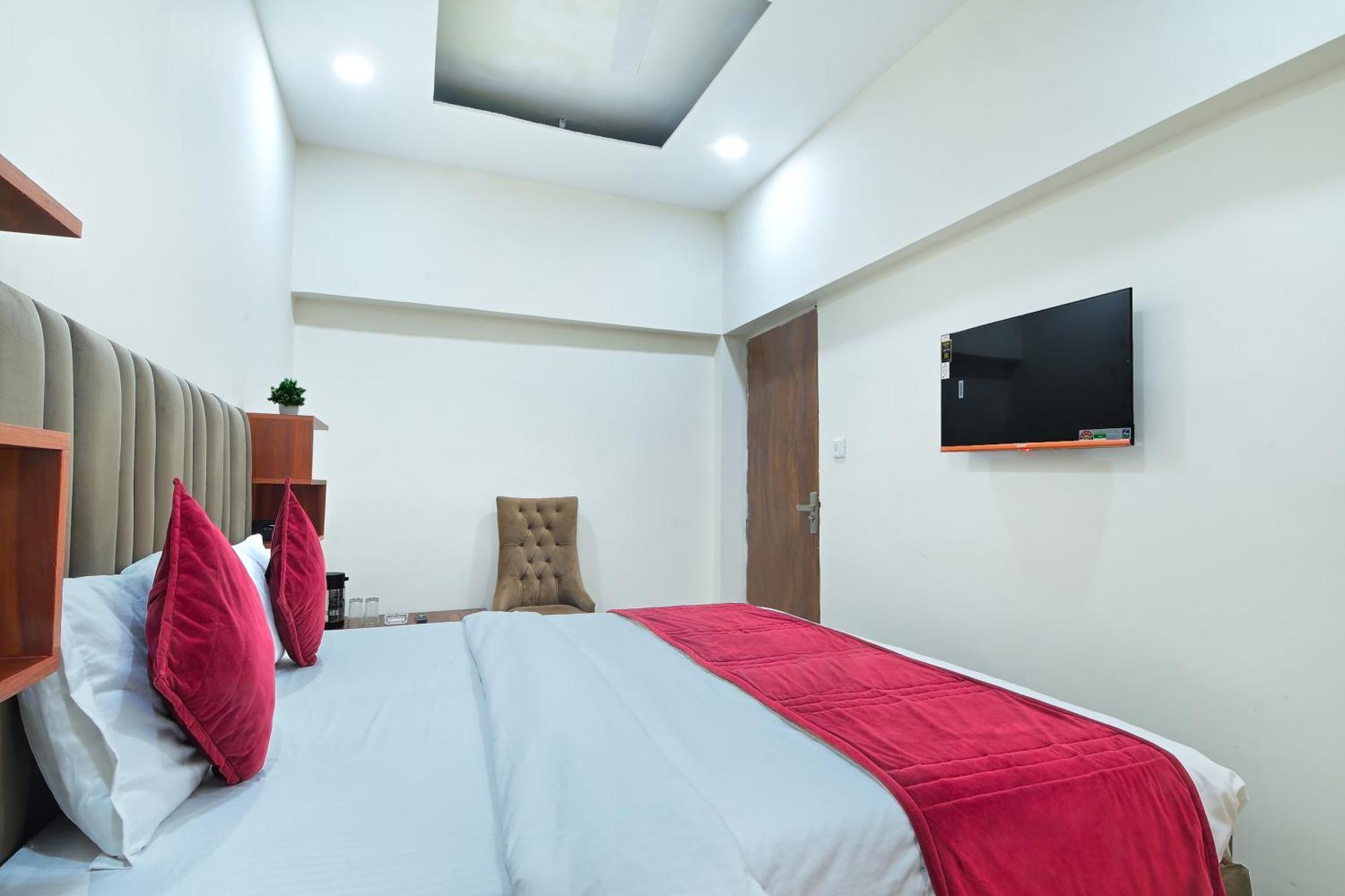 Chowdhry Tourist Lodge - New Delhi Railway Station - 2 Minutes Walk Eksteriør bilde