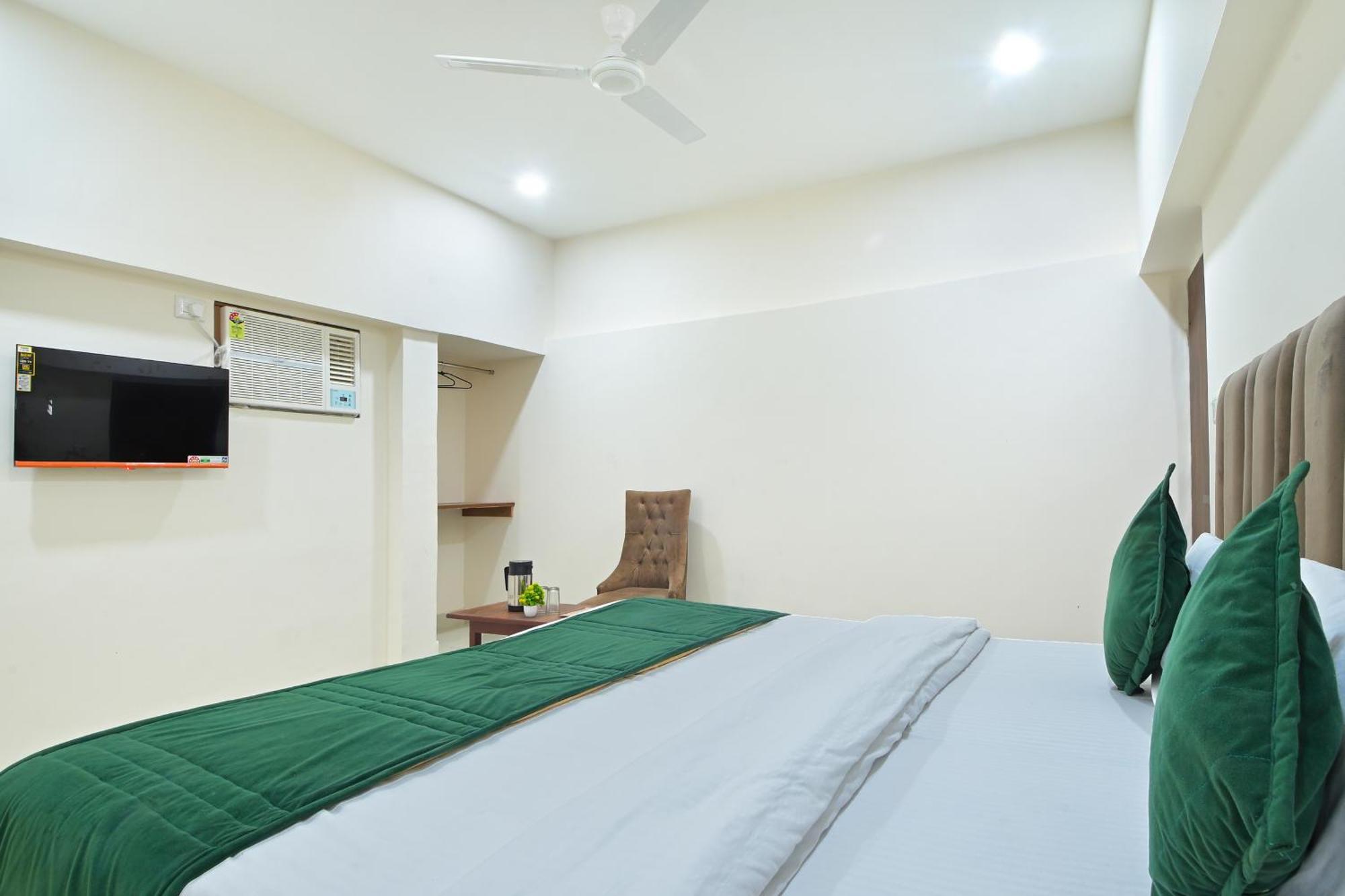 Chowdhry Tourist Lodge - New Delhi Railway Station - 2 Minutes Walk Eksteriør bilde